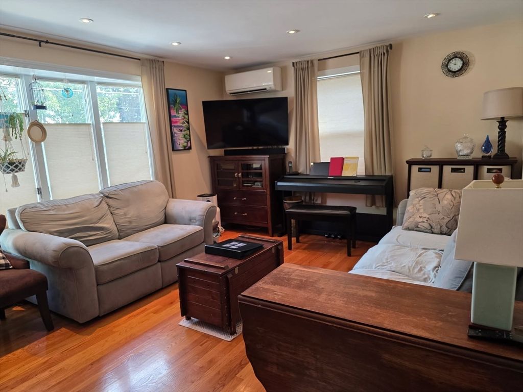Interior, Living room, Piano, Recessed Lighting, Wood Texture Flooring