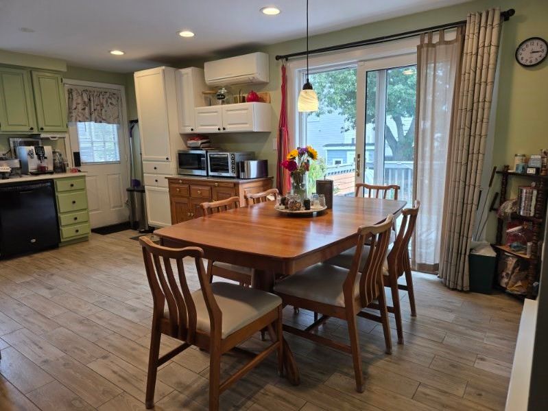 Dining room, Interior, Kitchen, Pendant Lights, Recessed Lighting, Wood Texture Flooring