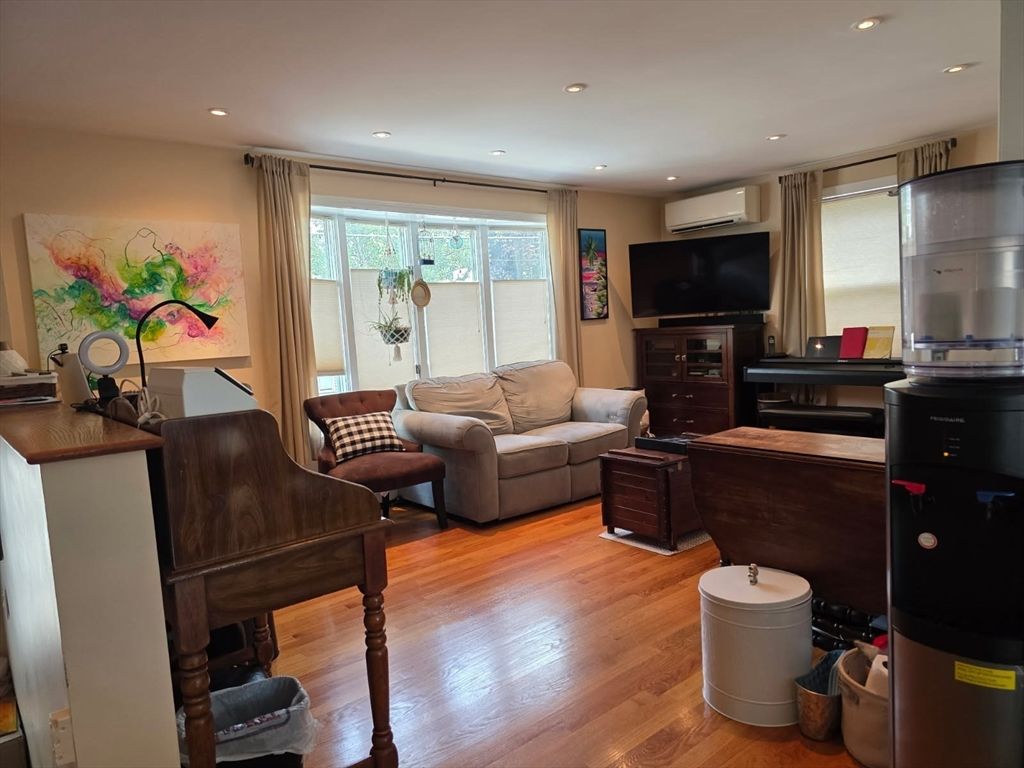 Interior, Living room, Piano, Recessed Lighting, Wood Texture Flooring
