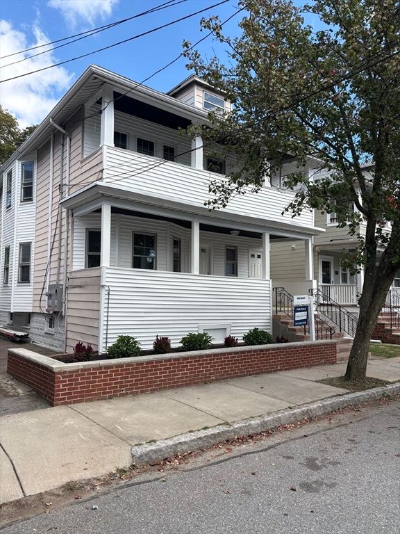 Exterior, Facade, American Foursquare