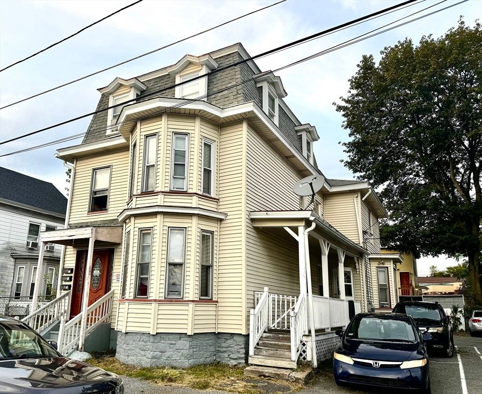 Exterior, Facade, Queen Anne Victorian