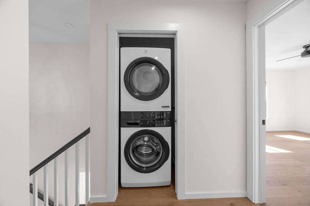 Interior, Utility Closets, Washer, Wood Texture Flooring