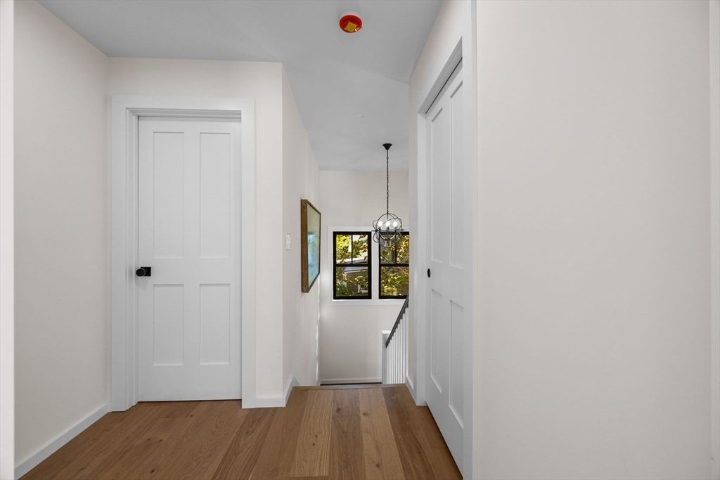Interior, Pendant Lights, Wood Texture Flooring