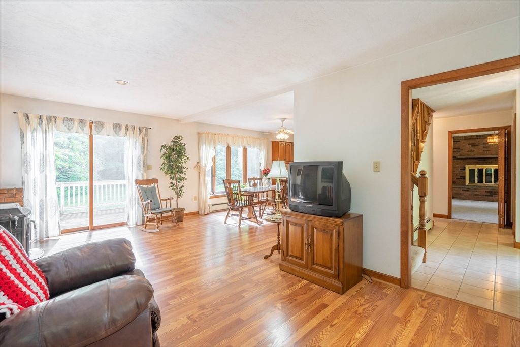 Chandelier, Dining room, Interior, Recessed Lighting, Wood Texture Flooring