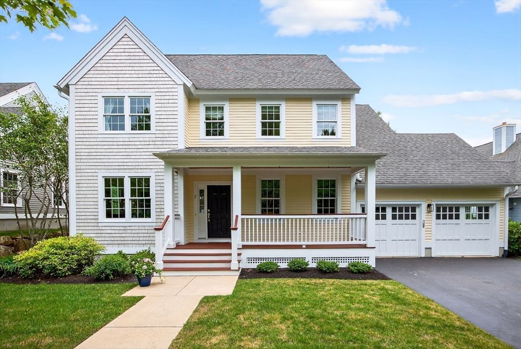Attached, Exterior, Facade, Farmhouse