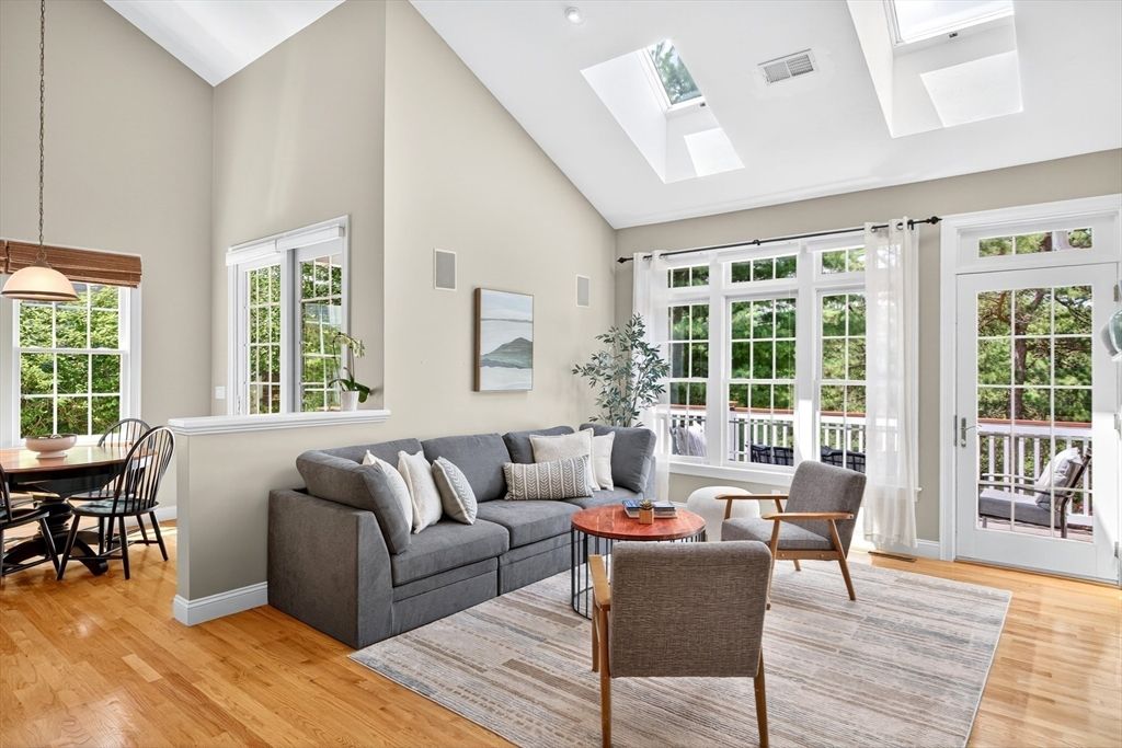 Dining room, Interior, Living room, Pendant Lights, Recessed Lighting, Wood Texture Flooring