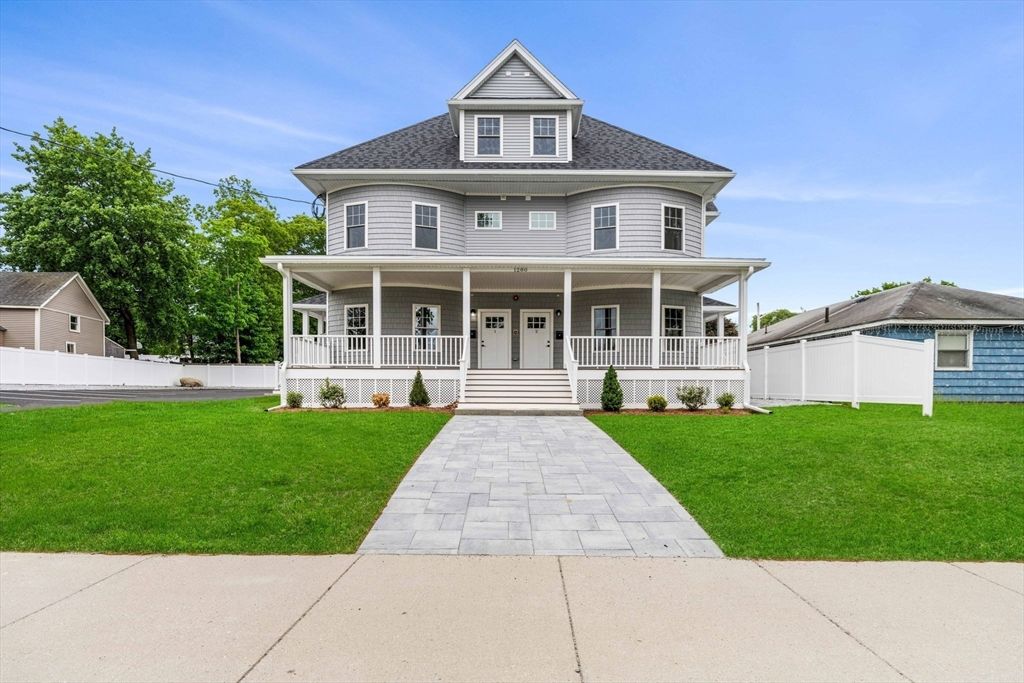 Exterior, Facade, Queen Anne Victorian