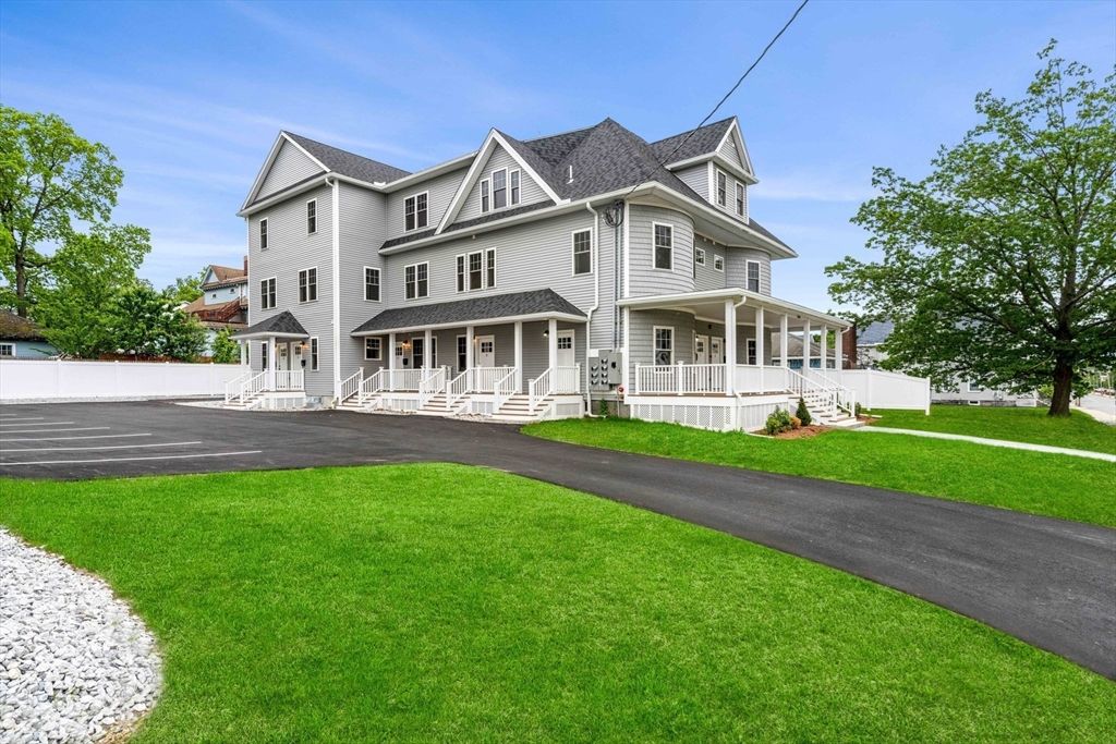 Attached, Backyard, Exterior, Facade, Queen Anne Victorian