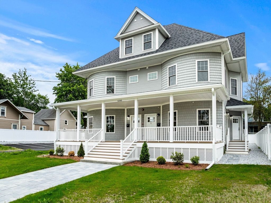 Exterior, Facade, Queen Anne Victorian