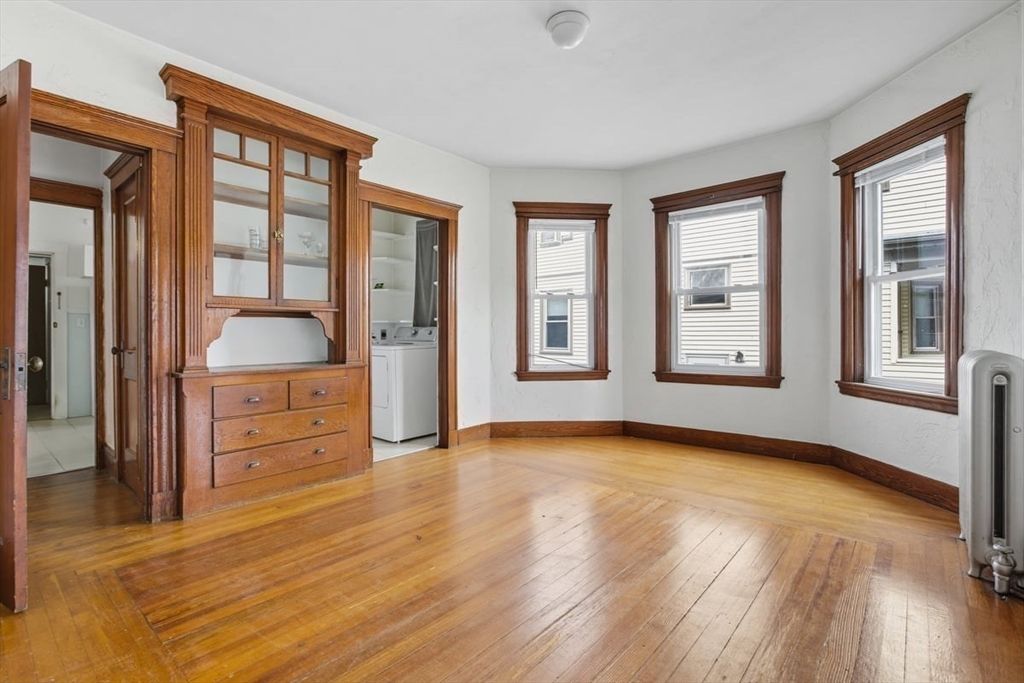 Interior, Washer, Wood Texture Flooring
