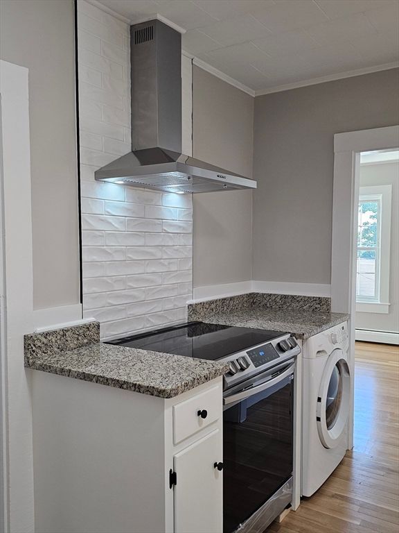Interior, Kitchen, Washer, Wood Texture Flooring