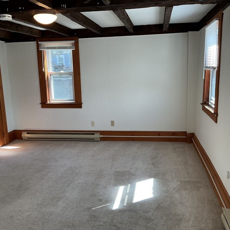 Empty room, Interior, Wooden Beams