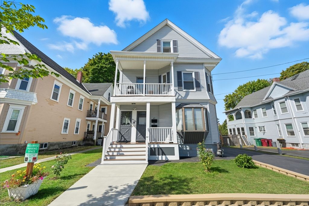 Exterior, Facade, Queen Anne Victorian