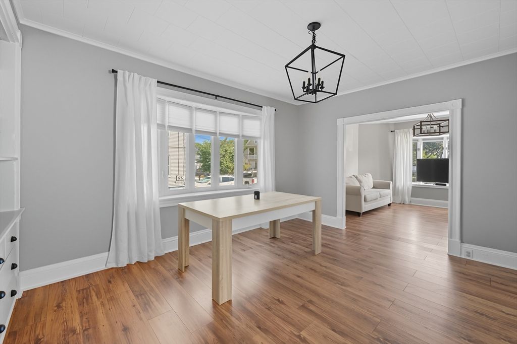 Interior, Pendant Lights, Wood Texture Flooring