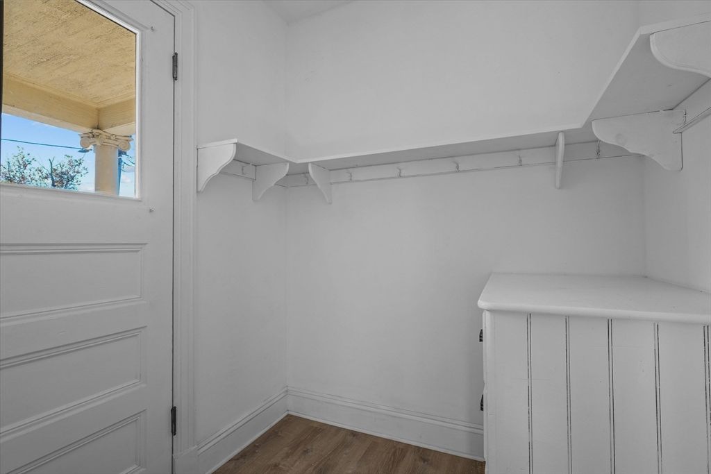 Interior, Walk-in Closets, Wood Texture Flooring