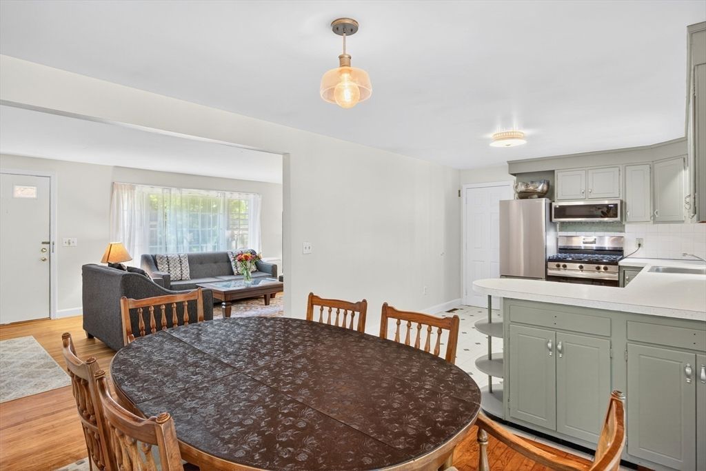 Dining room, Interior, Kitchen, Pendant Lights, Stainless Steel Appliances, Wood Texture Flooring