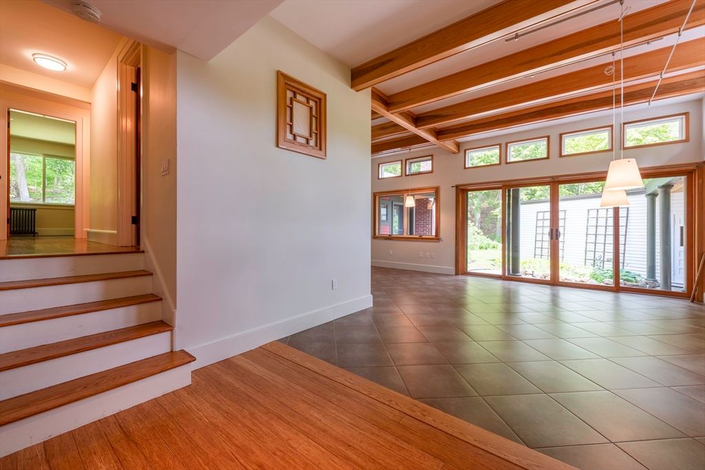 Empty room, Interior, Pendant Lights, Wooden Beams