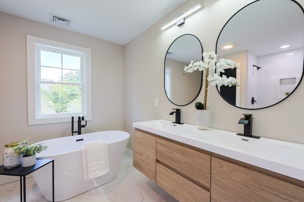 Bathroom, Dual Sink Vanities, Free Standing Baths, Interior, Marble, Recessed Lighting