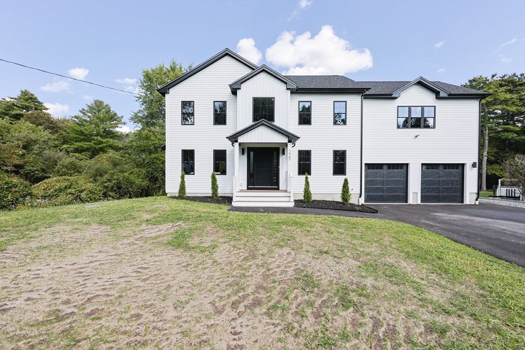 Attached, Exterior, Facade, Farmhouse