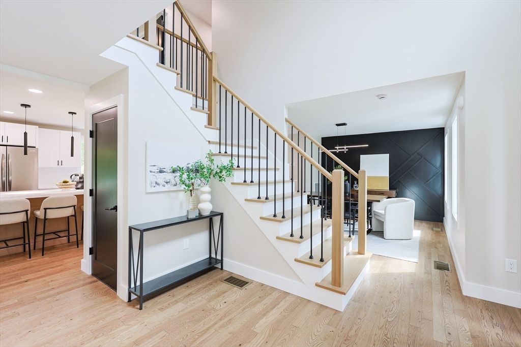 Interior, Pendant Lights, Recessed Lighting, Wood Texture Flooring