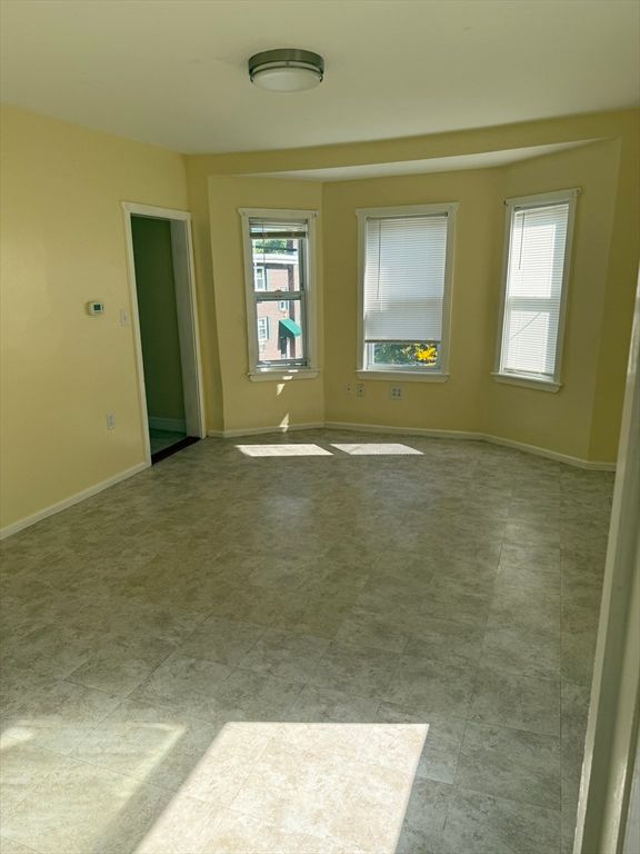 Empty room, Interior