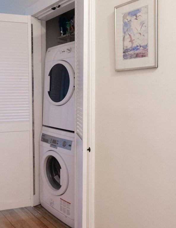 Interior, Utility Closets, Washer, Wood Texture Flooring