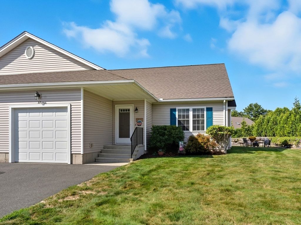 Attached, Exterior, Facade, Ranch