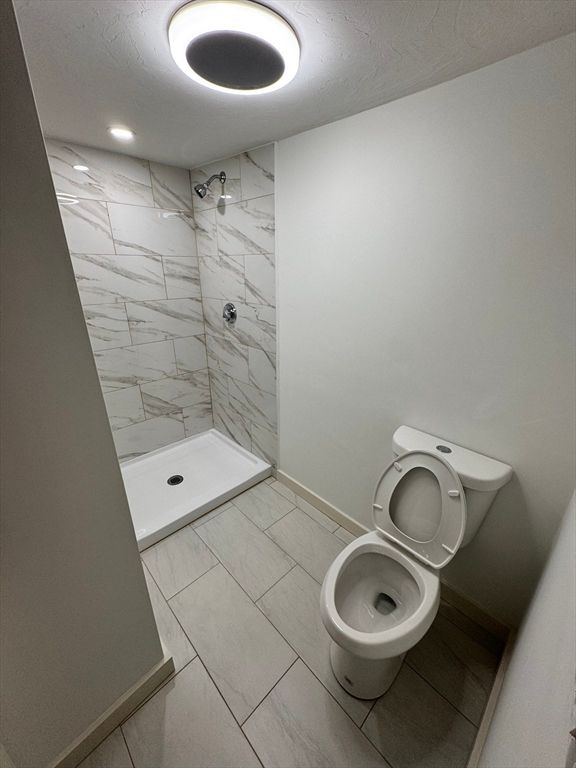 Bathroom, Interior, Marble Walls, Recessed Lighting