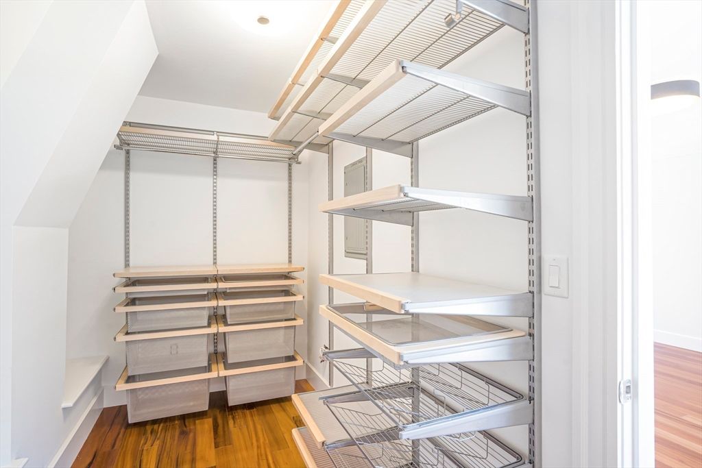 Interior, Walk-in Closets, Wood Texture Flooring