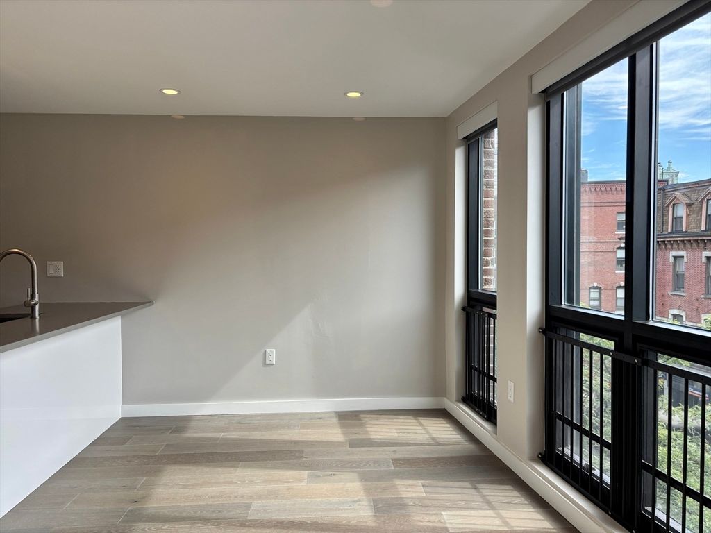 Interior, Recessed Lighting, Wood Texture Flooring