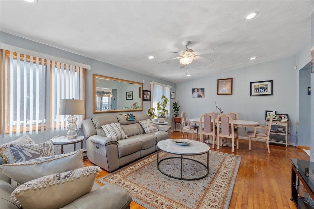 Dining room, Interior, Living room, Recessed Lighting, Wood Texture Flooring