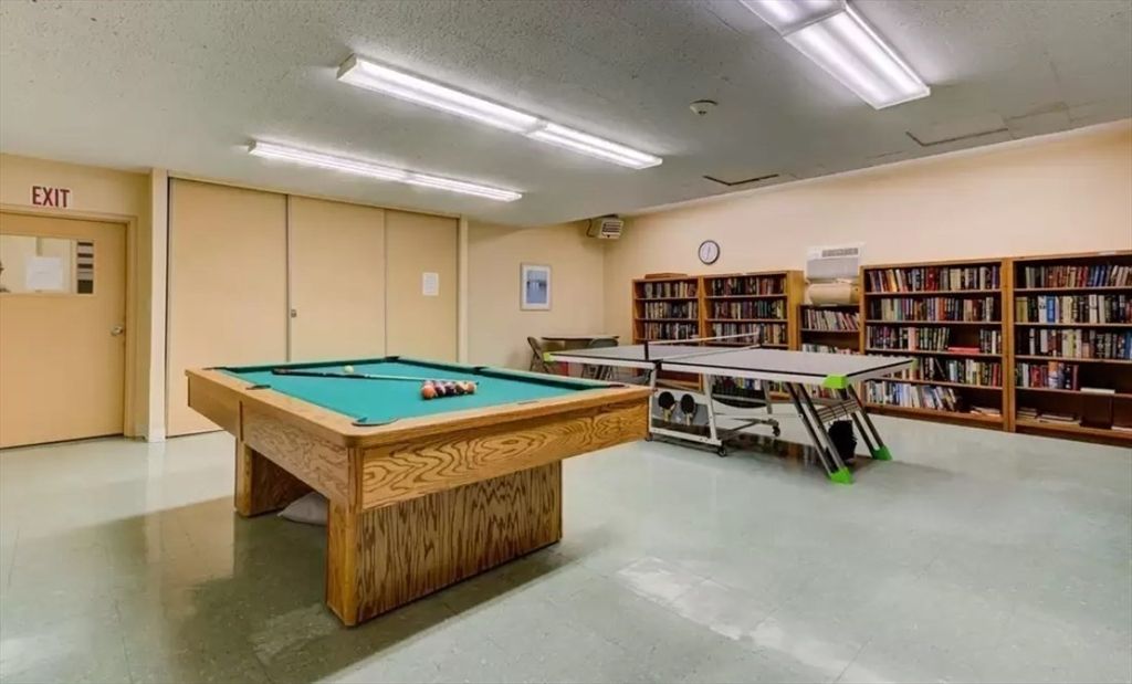 Billiard Table, Game Room, Interior