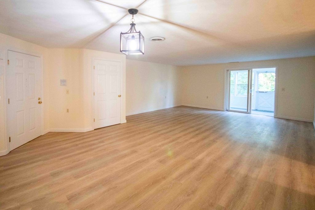 Empty room, Interior, Pendant Lights, Wood Texture Flooring
