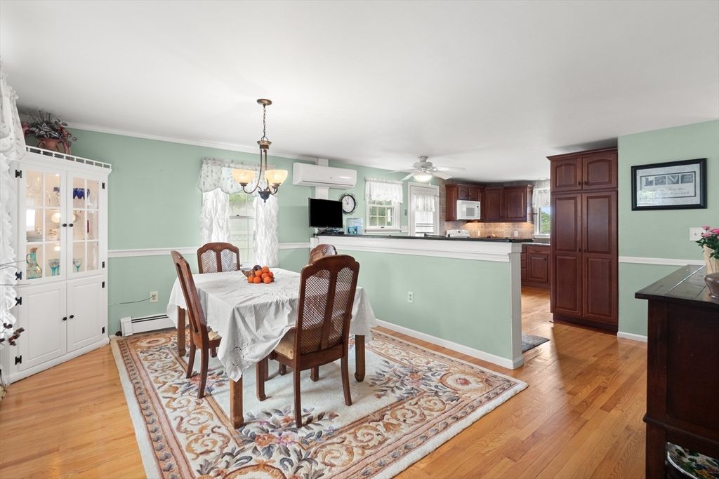 Chandelier, Dining room, Interior, Kitchen, Pendant Lights, Wood Texture Flooring