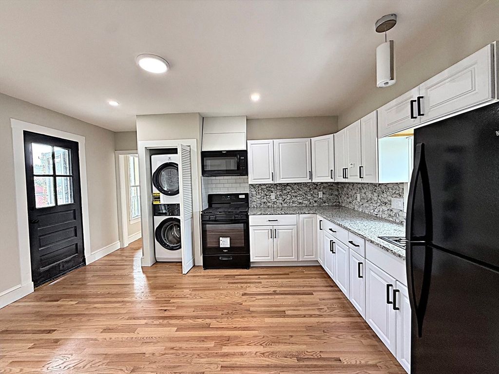 Interior, Kitchen, Recessed Lighting, Washer, Wood Texture Flooring
