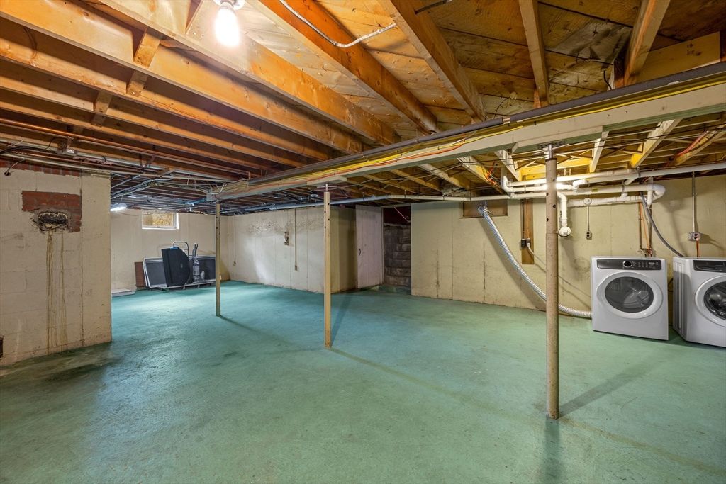Interior, Washer, Wooden Beams