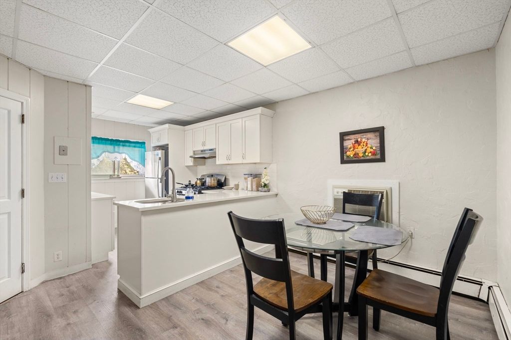 Dining room, Interior, Kitchen, Recessed Lighting, Wood Texture Flooring
