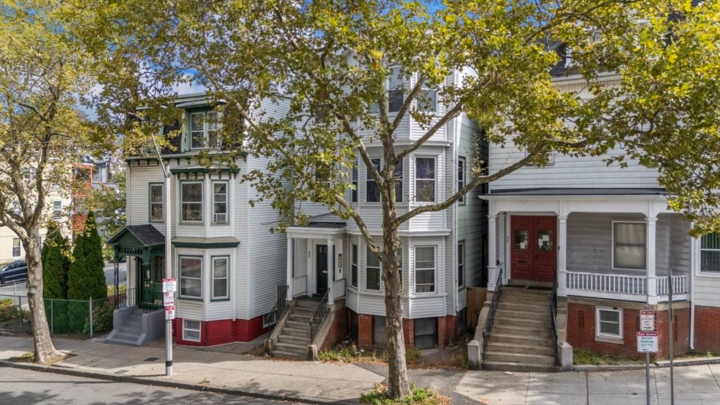 Exterior, Facade, Queen Anne Victorian