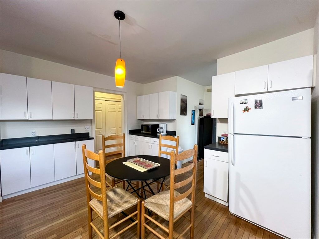 Dining room, Interior, Kitchen, Pendant Lights, Wood Texture Flooring