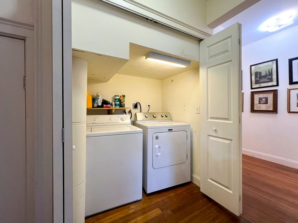 Interior, Utility Closets, Washer, Wood Texture Flooring