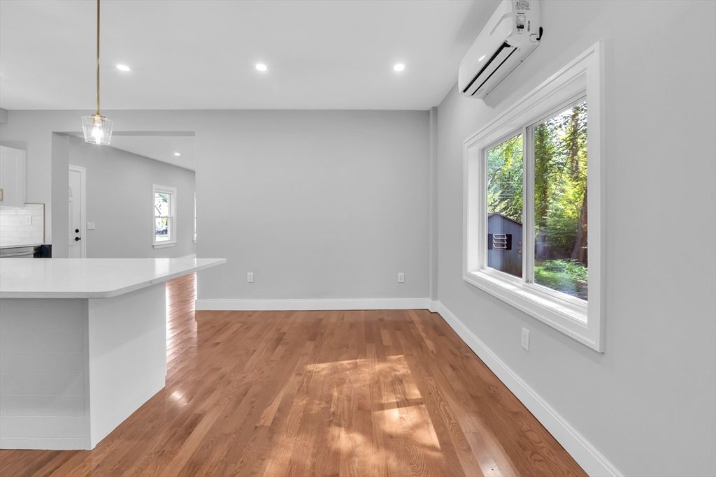 Interior, Pendant Lights, Recessed Lighting, Wood Texture Flooring