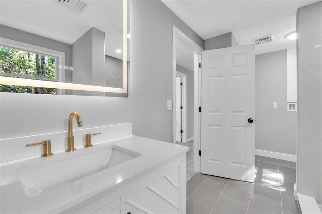 Bathroom, Interior, Recessed Lighting