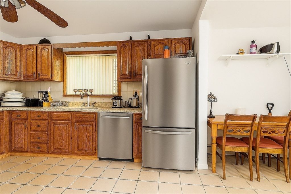 Dining room, Interior, Kitchen, Stainless Steel Appliances