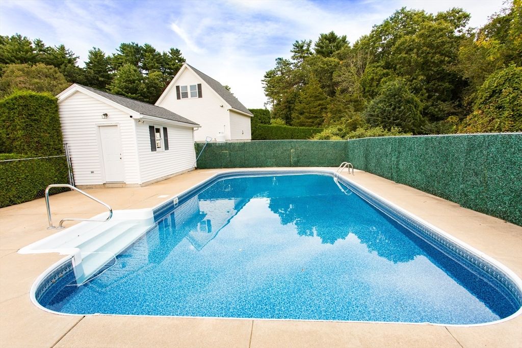 Exterior, Pool