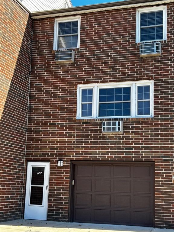 Attached, Exterior, Facade, Brick Facade, Rowhouse