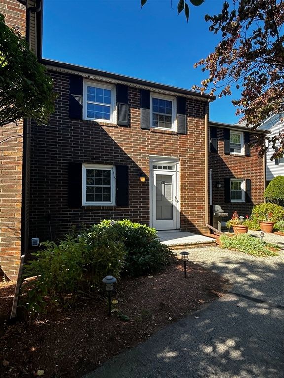 Exterior, Facade, Brick Facade, Georgian