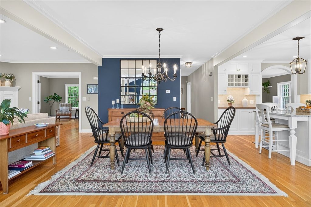 Chandelier, Dining room, Interior, Pendant Lights, Recessed Lighting, Wood Texture Flooring