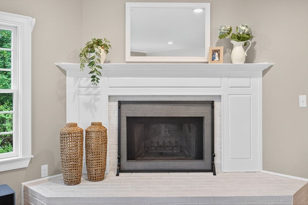 Fireplace, Interior, Recessed Lighting
