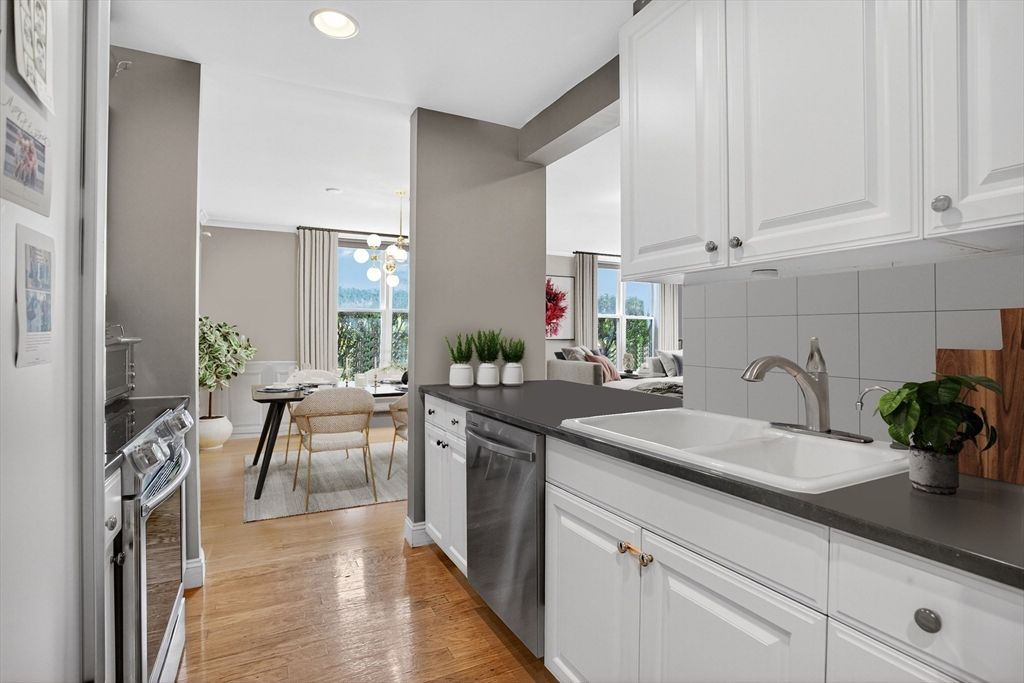 Dining room, Interior, Kitchen, Recessed Lighting, Wood Texture Flooring