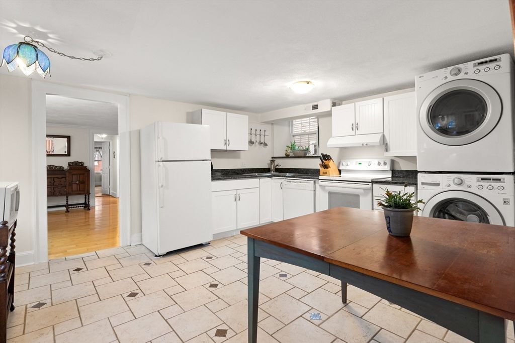 Interior, Kitchen, Washer, Wood Texture Flooring